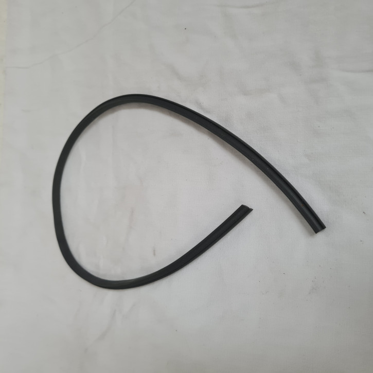 Rubber between grill/fender 1965-1980