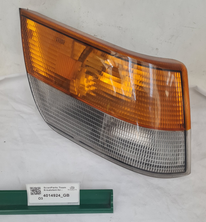 Front Corner Light right 900