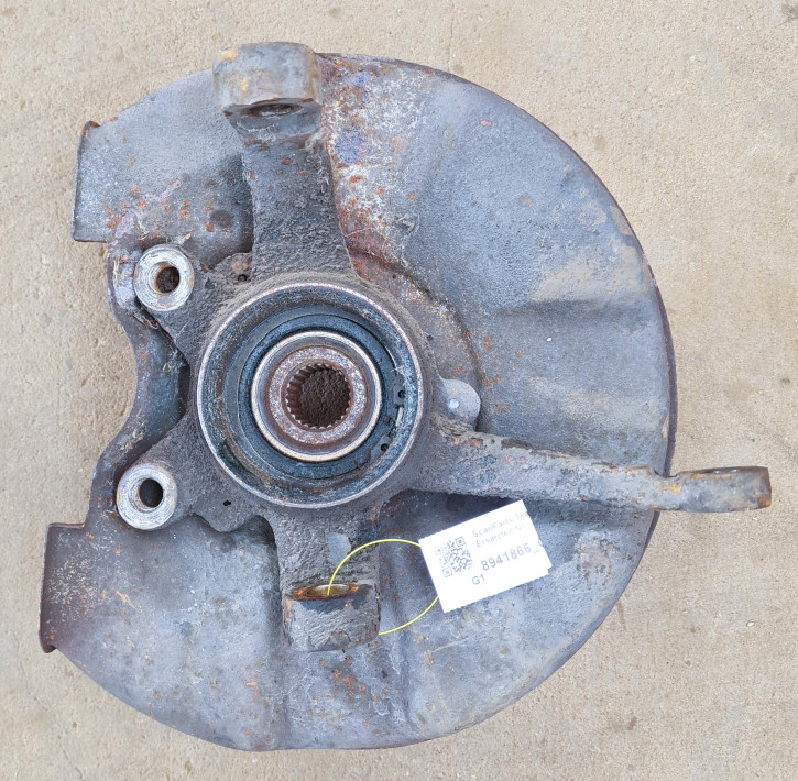 STEERING KNUCKLE HOUSING RIGHT + PROTECTION PLATE + WHEEL HUB 900