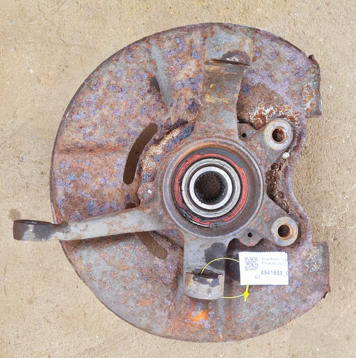 STEERING KNUCKLE HOUSING LEFT + PROTECTION PLATE + WHEEL HUB 900