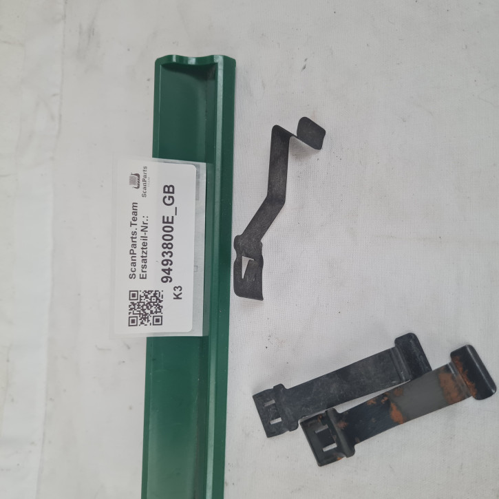 ASHTRAY REAR CENTER CONSOLE CLAMP 900