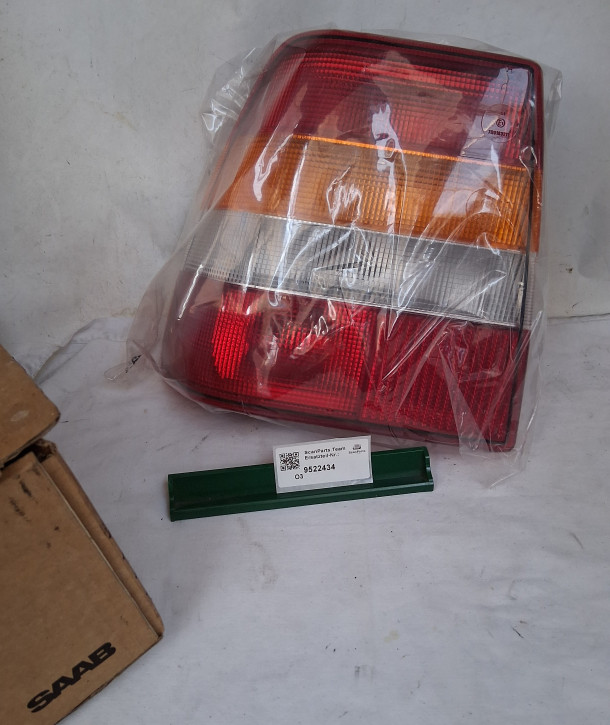TAIL LIGHT LEFT 9000 CD - NOS
