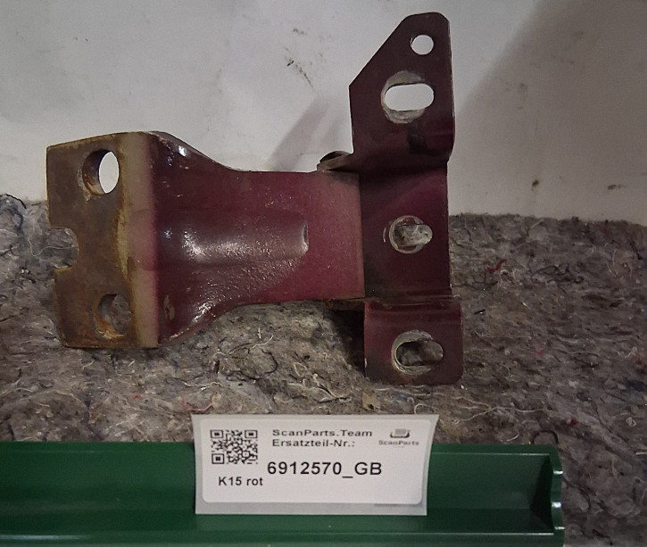 DOOR HINGE LEFT LOWER 900