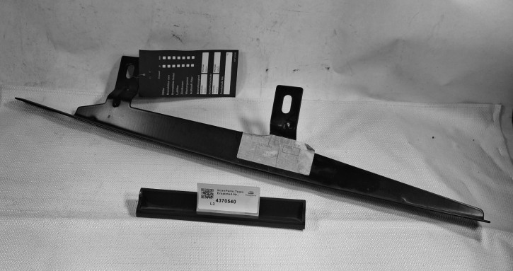 ATTACHING PLATE REAR WINDOW RIGHT 900NG 9-3 CV