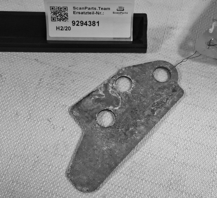 SPACER DOOR HINGE 900