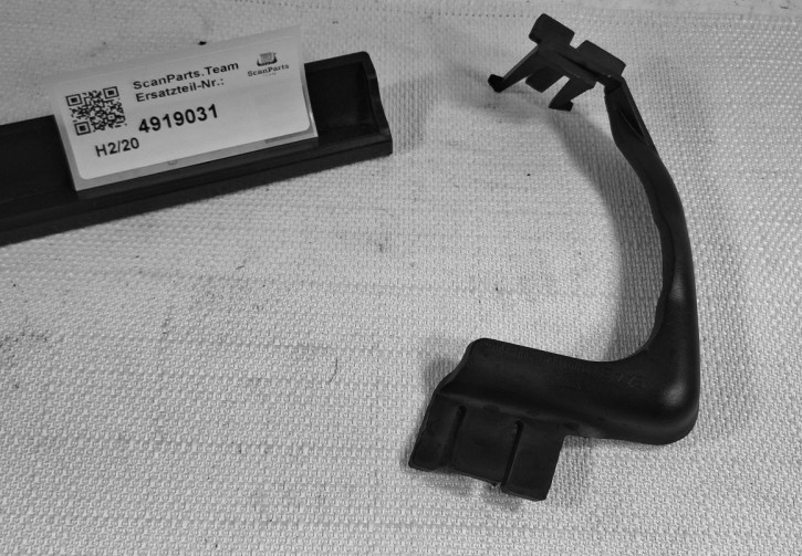 BRACKET FOG LIGHT LEFT 9-5