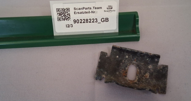 BRACE BATTERY TRAY 900NG 9-3