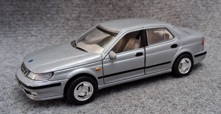 HONGWELL MODEL 9-5 SEDAN SILVER