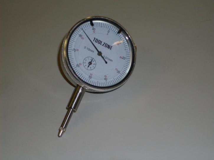 Dial indicator t. b. v measuring the top dead center