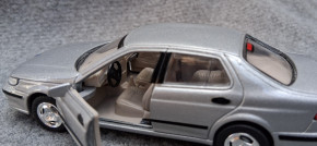 HONGWELL MODEL 9-5 SEDAN SILVER